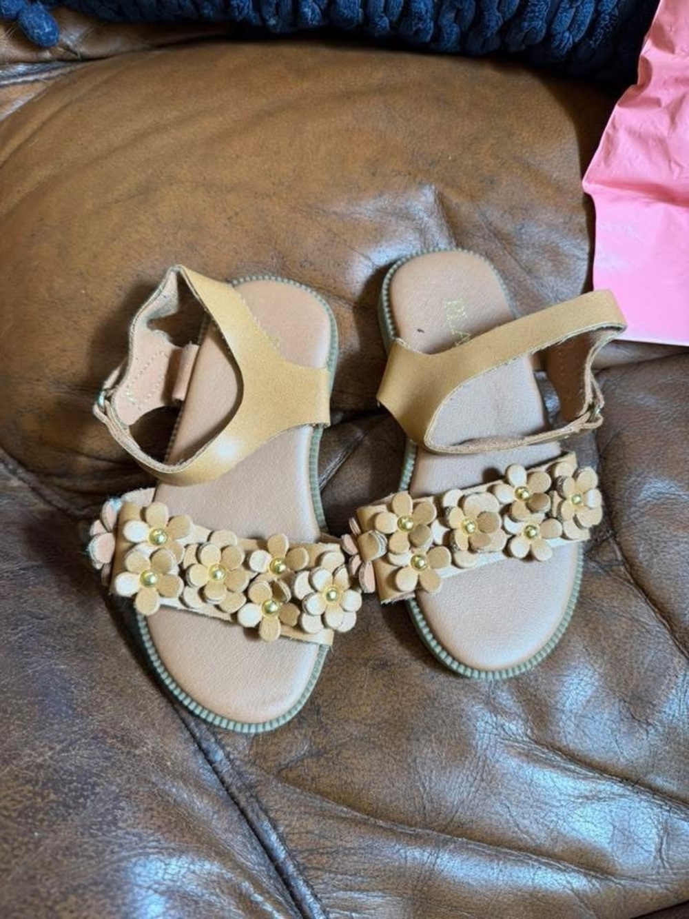 Toddler Girls Floral Strap Sandals in Tan